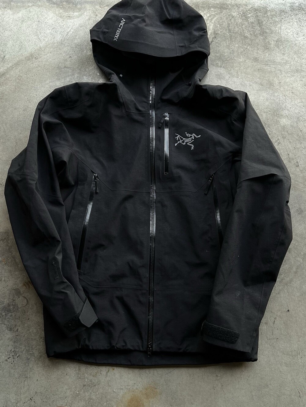 ARC'TERYX Sabre SV Jacket Men's Size S 2025 Black Goretex Pro Shell Snow Skirt